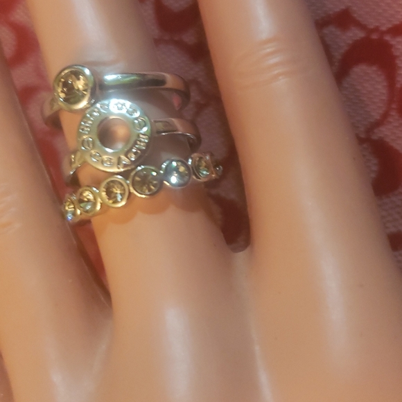 In Silver set sparkling Rings. - Picture 3 of 11